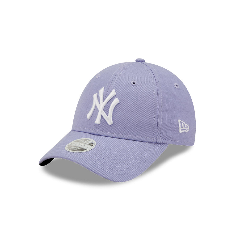 Womens New York Yankees 9Forty Adjustable Cap
