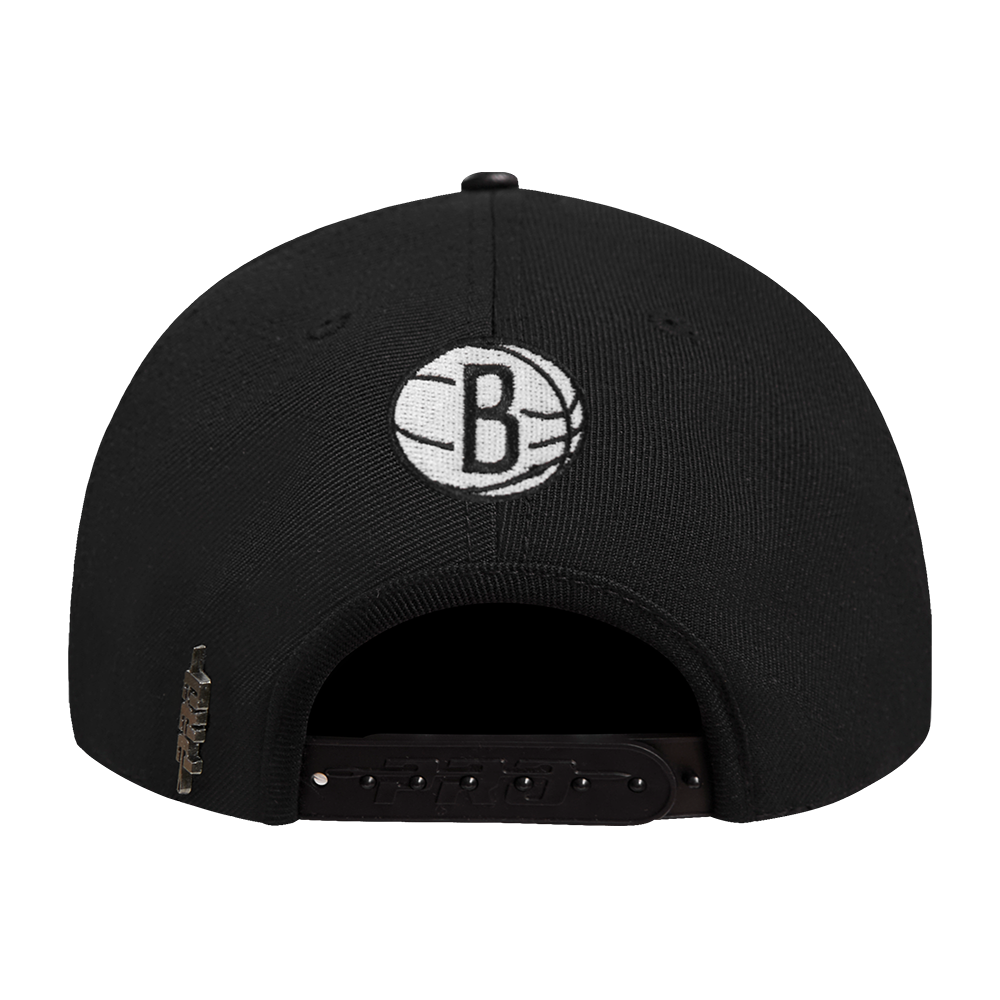 Mens Brooklyn Nets Wingspan Snapback Cap
