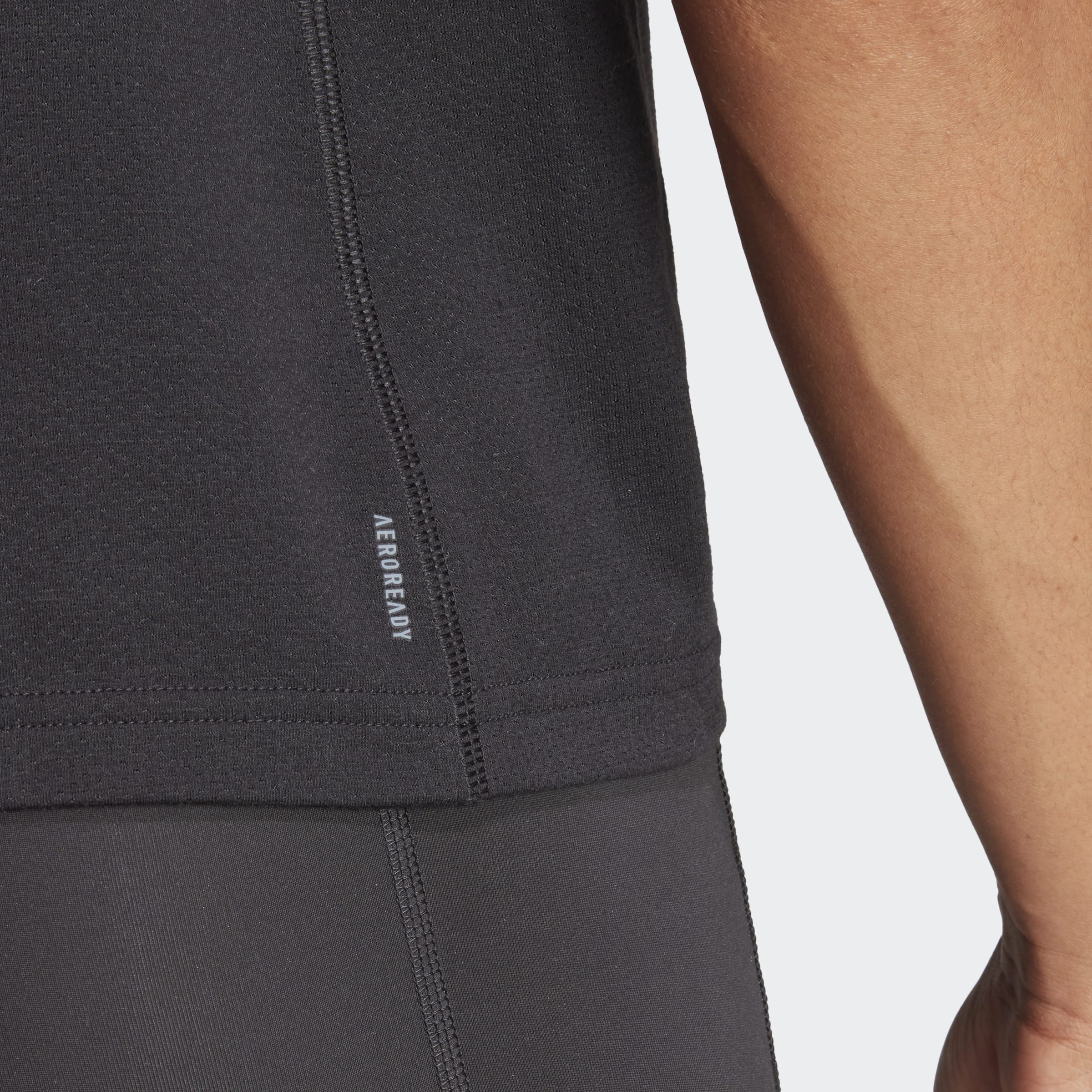 Womens Train Essentials Logo Tanks