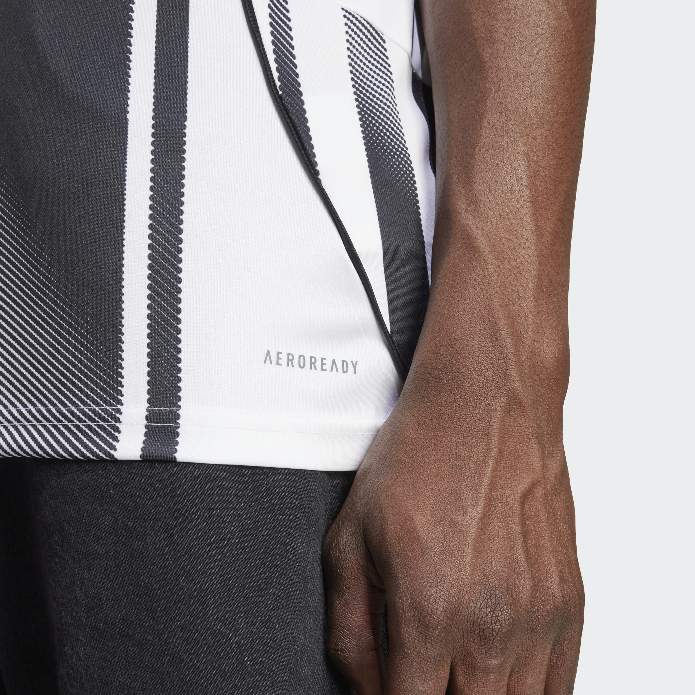 Mens Juventus Home 25/26 Replica Jersey