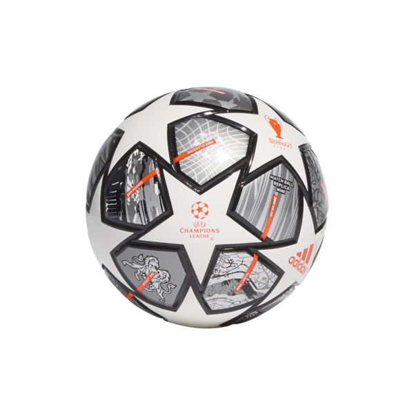 كرة قدم صغيرة بشعار دوري ابطال اوروبا