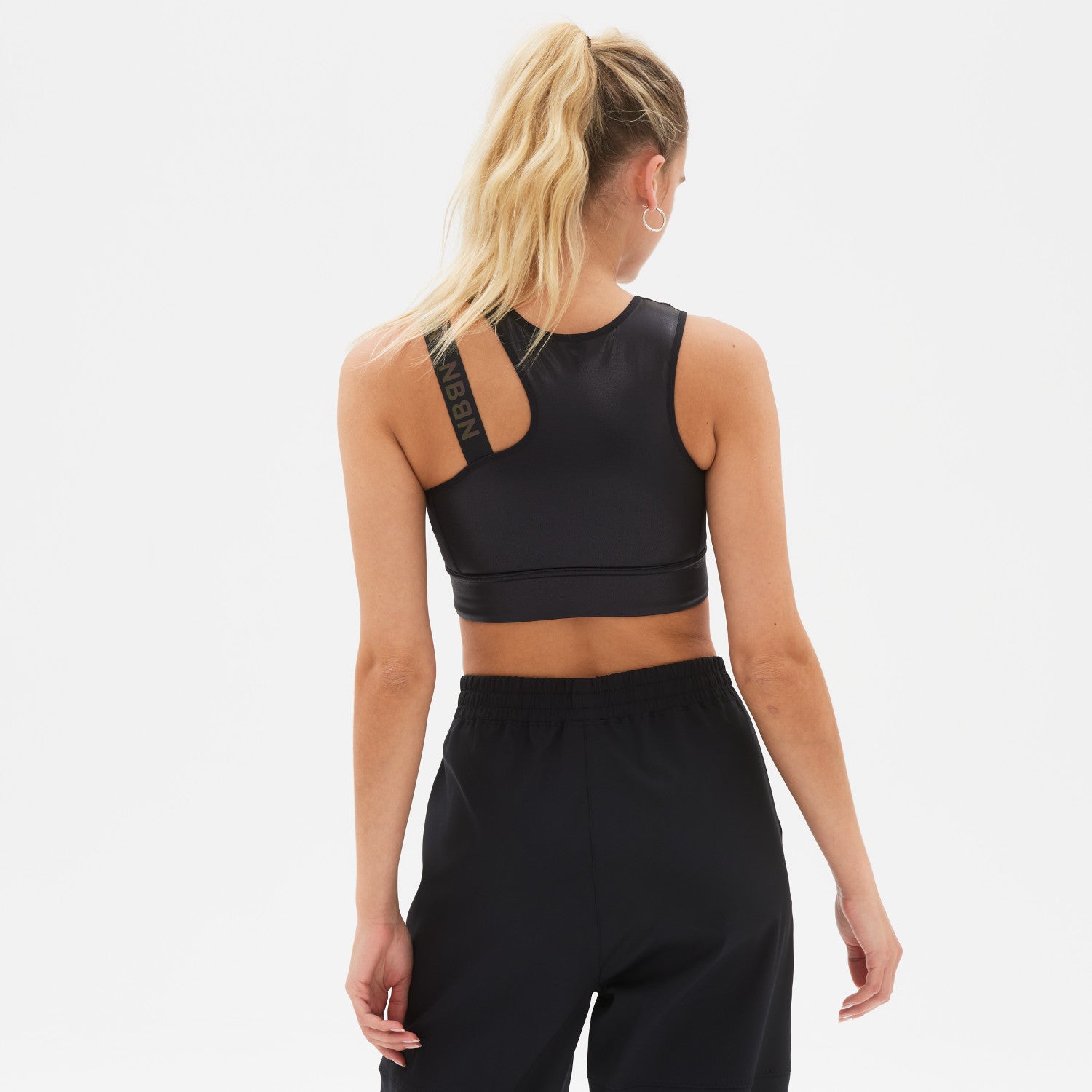 Womens Q Speed Cutout Medium Impact Sports Bra